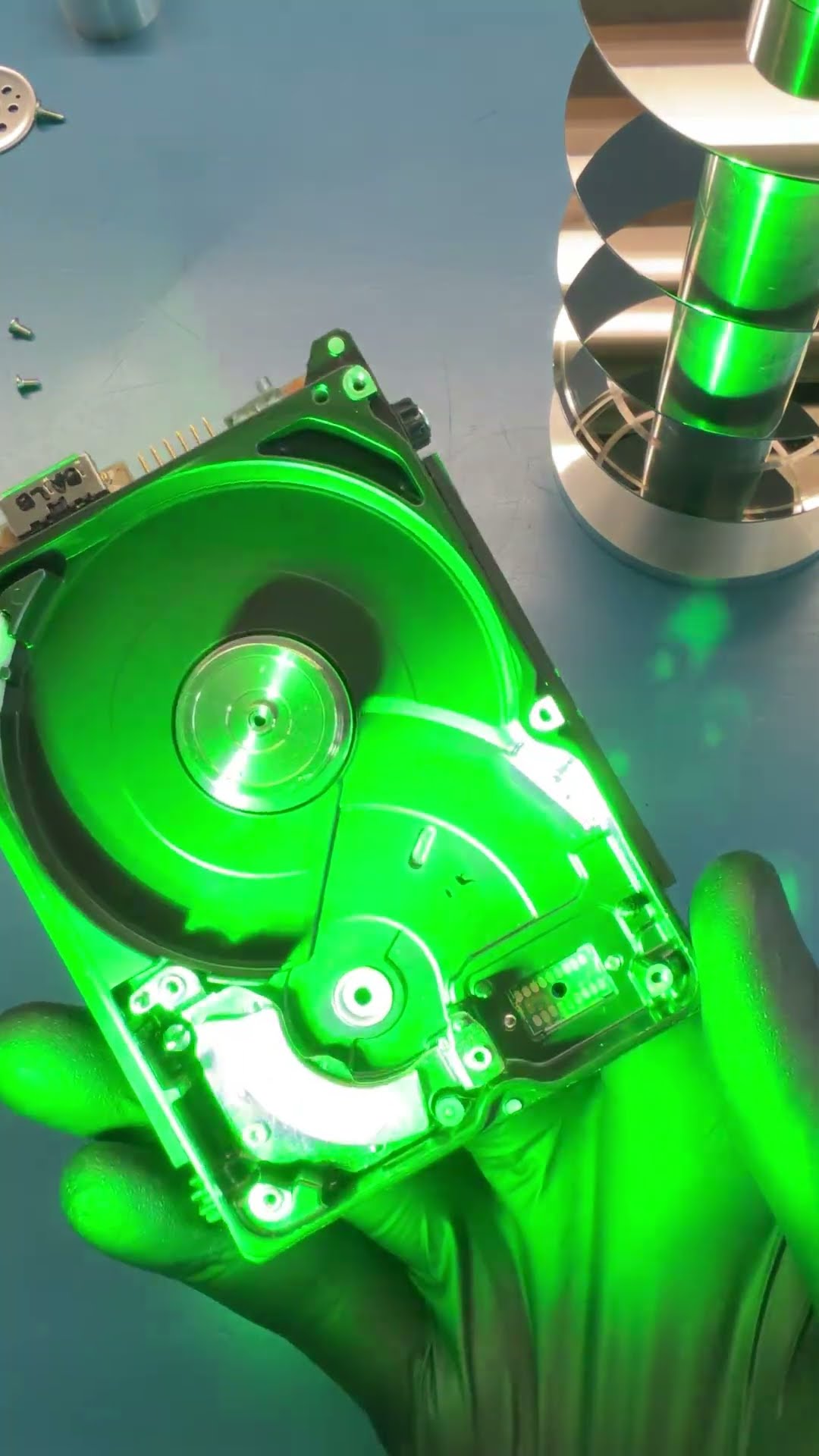 Real hard drive recovery case - Scratched Platters - His Late Parents' Photos Recovered